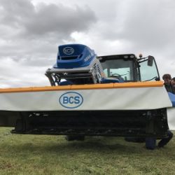 Demostración Neva R8
