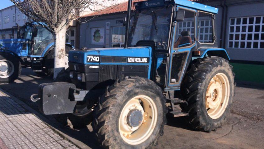 NEW HOLLAND 7740
