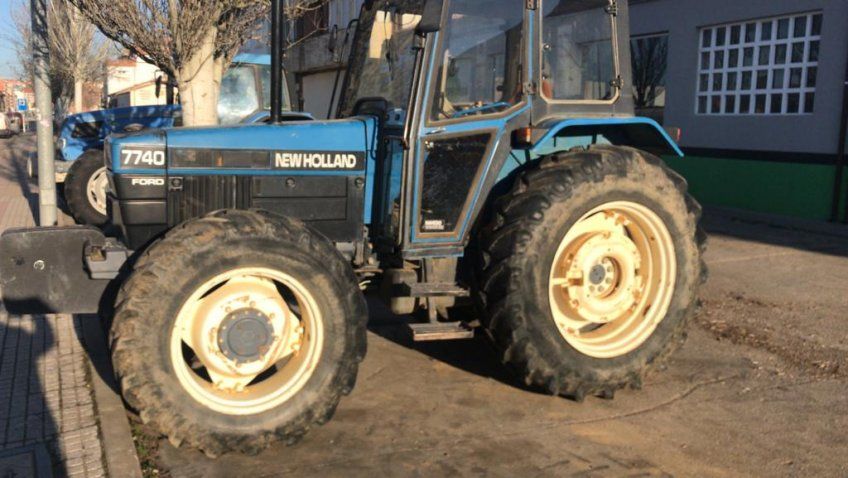 NEW HOLLAND 7740