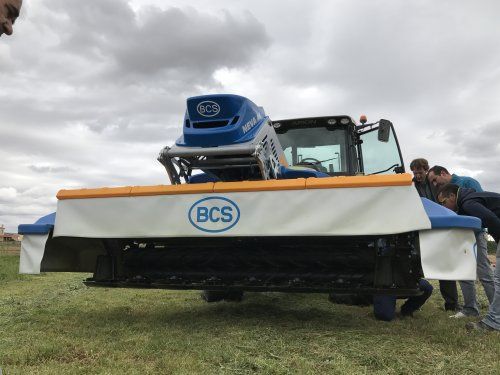 Demostración Neva R8